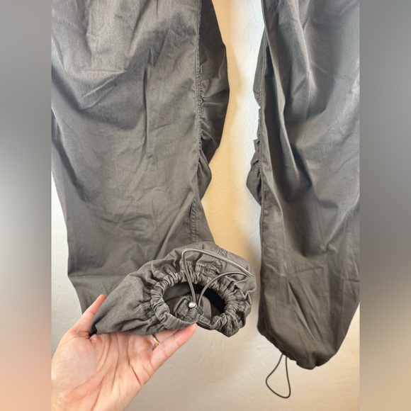Abercrombie and Fitch Women’s cargo pants size Small - Picture 8 of 11